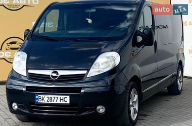 Грузопассажирский фургон Opel Vivaro 2011 в Ровно