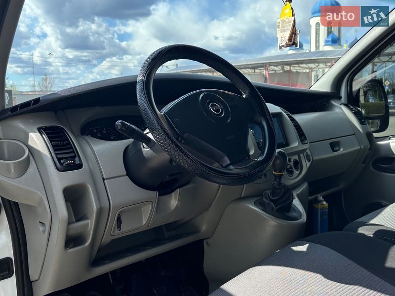 Мінівен Opel Vivaro 2005 в Чернівцях