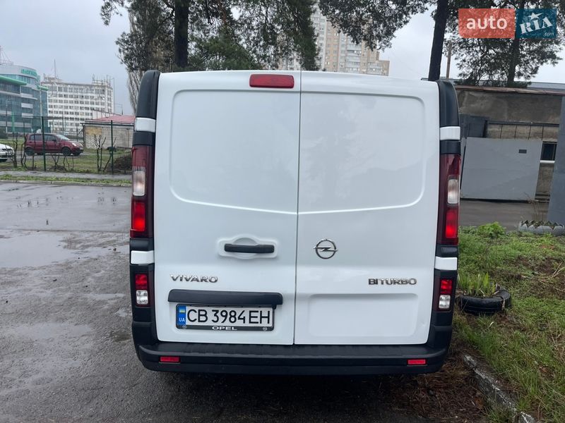 Вантажопасажирський фургон Opel Vivaro 2015 в Києві