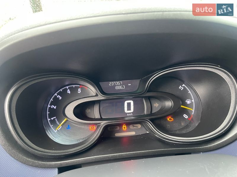 Вантажопасажирський фургон Opel Vivaro 2015 в Києві