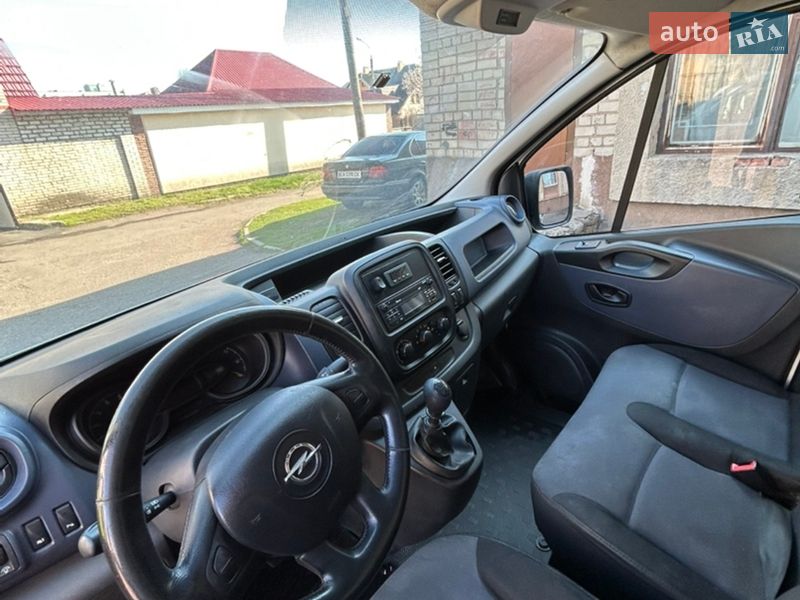 Вантажний фургон Opel Vivaro 2015 в Черкасах