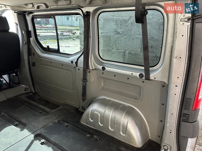 Минивэн Opel Vivaro 2002 в Луцке