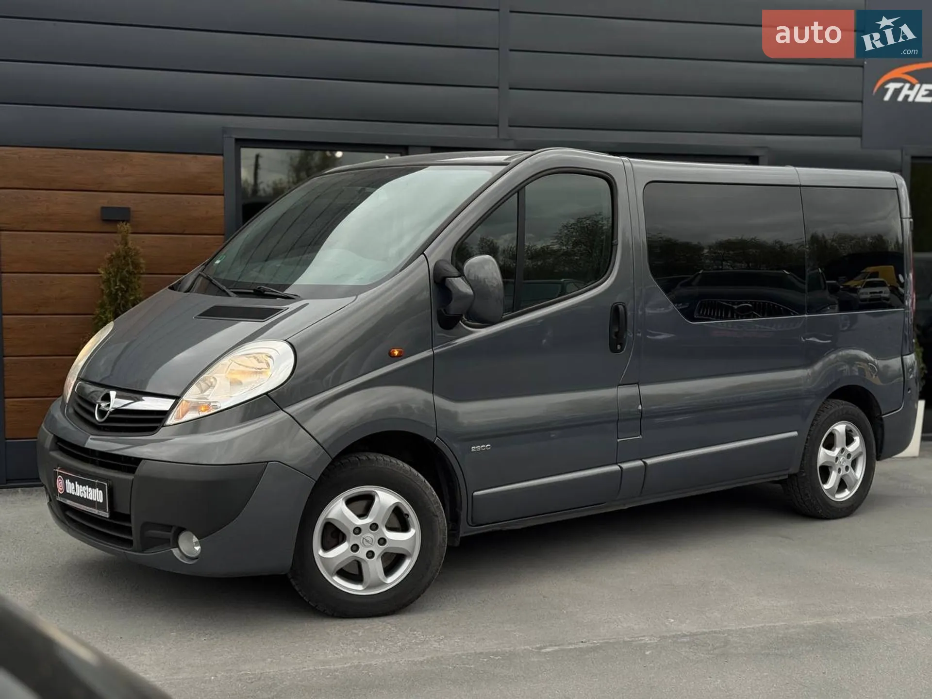 2010 Opel Vivaro - мініатюра 2