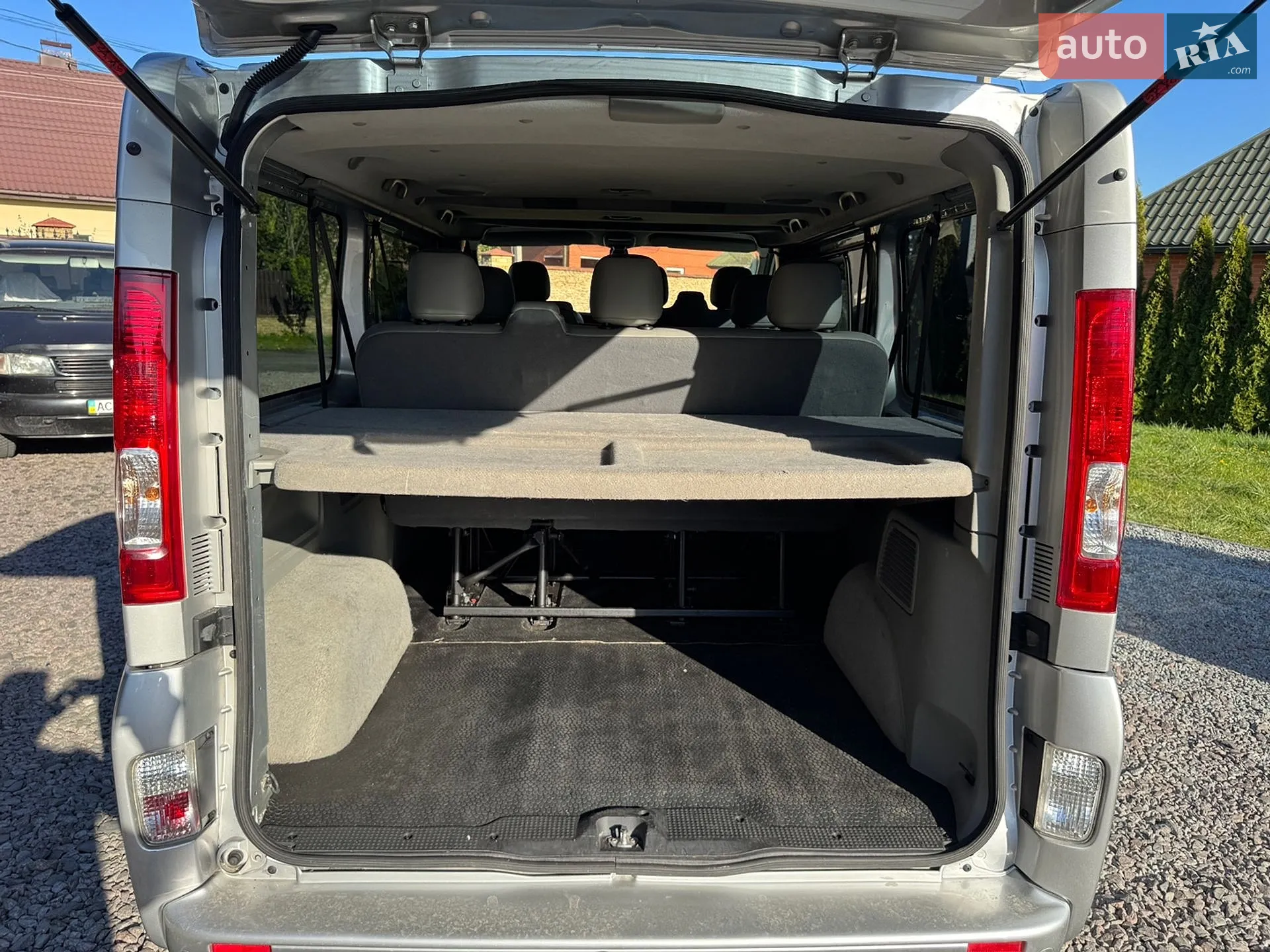 2010 Opel Vivaro - мініатюра 24
