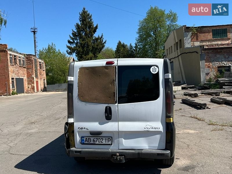 Грузовой фургон Opel Vivaro 2006 в Литине