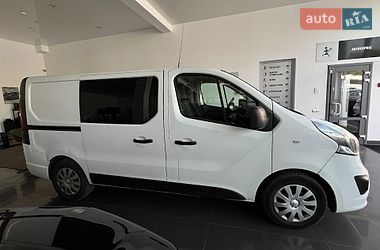 Грузопассажирский фургон Opel Vivaro 2015 в Львове