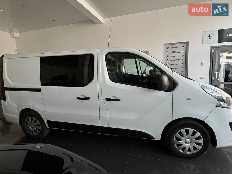 Грузопассажирский фургон Opel Vivaro 2015 в Львове