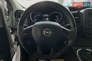 Грузопассажирский фургон Opel Vivaro 2015 в Львове