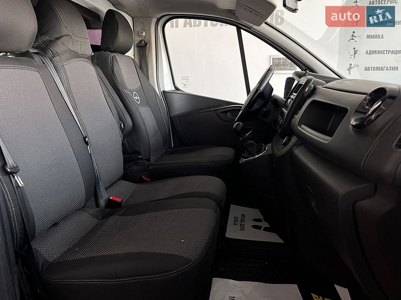 Грузопассажирский фургон Opel Vivaro 2015 в Львове