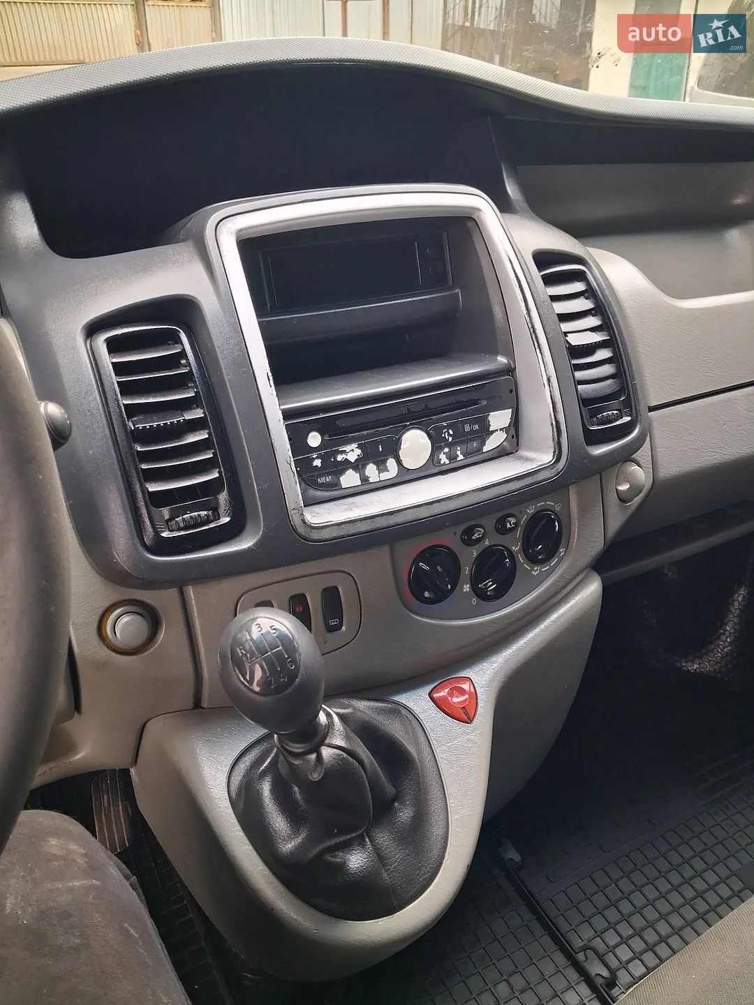 2010 Opel Vivaro - мініатюра 9