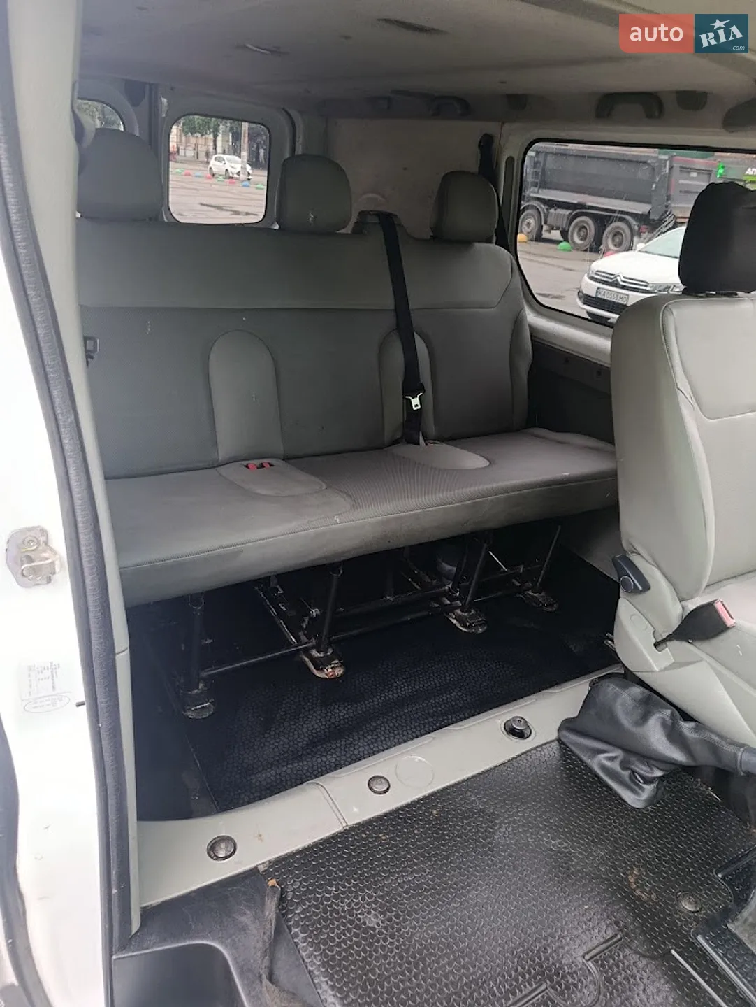 2010 Opel Vivaro - мініатюра 9