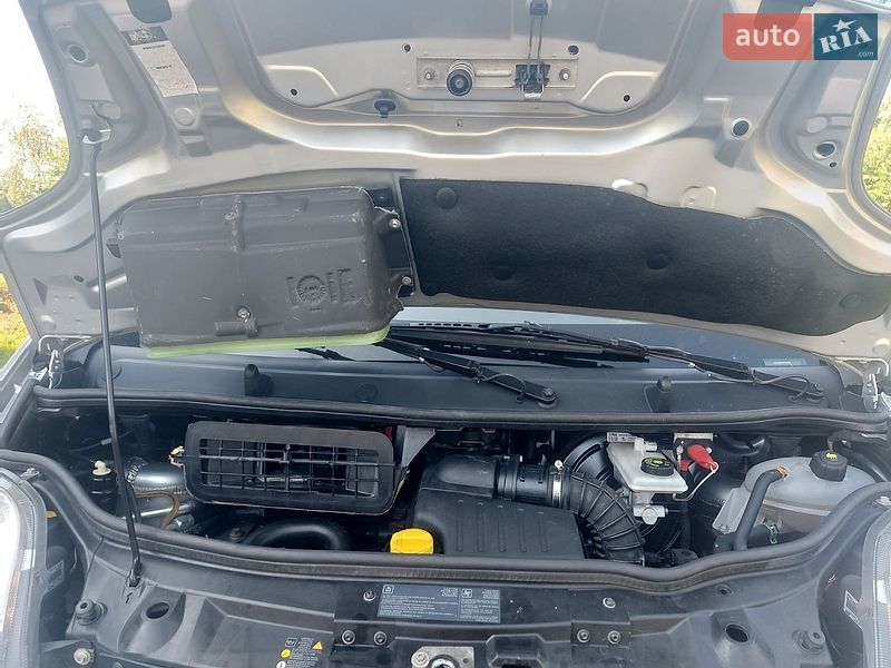 Грузовой фургон Opel Vivaro 2013 в Ровно