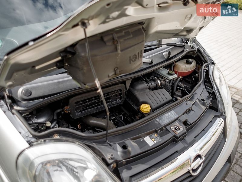 Минивэн Opel Vivaro 2010 в Баре
