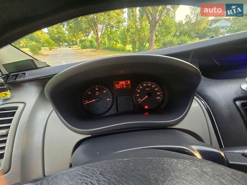 Минивэн Opel Vivaro 2010 в Ровно
