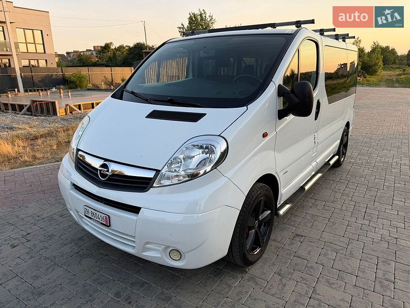 Минивэн Opel Vivaro 2011 в Ровно