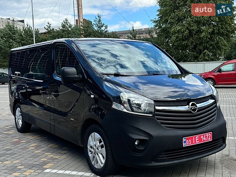 Грузопассажирский фургон Opel Vivaro 2016 в Луцке