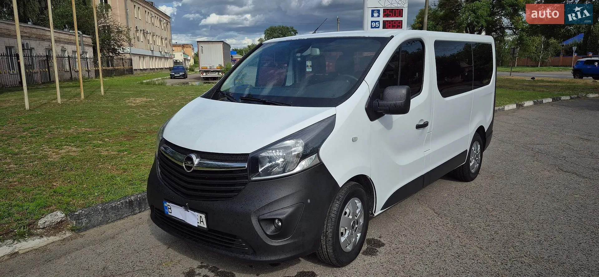 2015 Opel Vivaro - фото 1