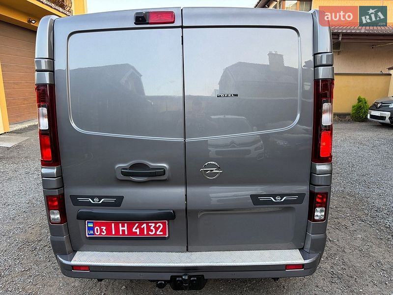 Грузопассажирский фургон Opel Vivaro 2017 в Львове