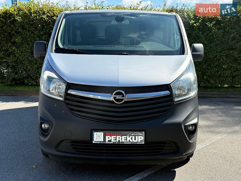 Вантажопасажирський фургон Opel Vivaro 2016 в Києві