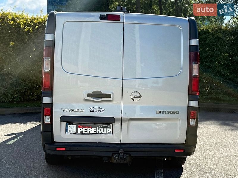 Вантажопасажирський фургон Opel Vivaro 2016 в Києві