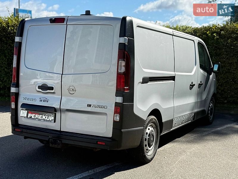 Вантажопасажирський фургон Opel Vivaro 2016 в Києві