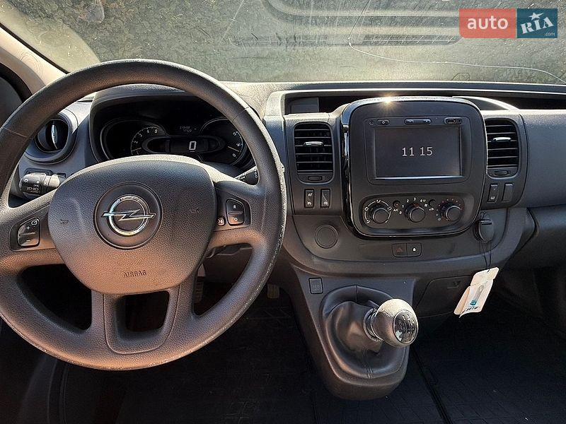 Вантажопасажирський фургон Opel Vivaro 2016 в Києві