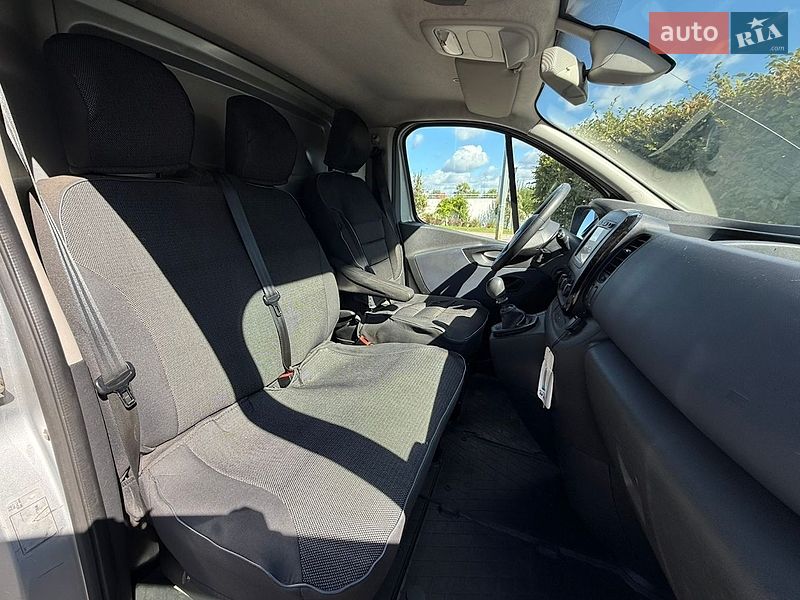 Вантажопасажирський фургон Opel Vivaro 2016 в Києві