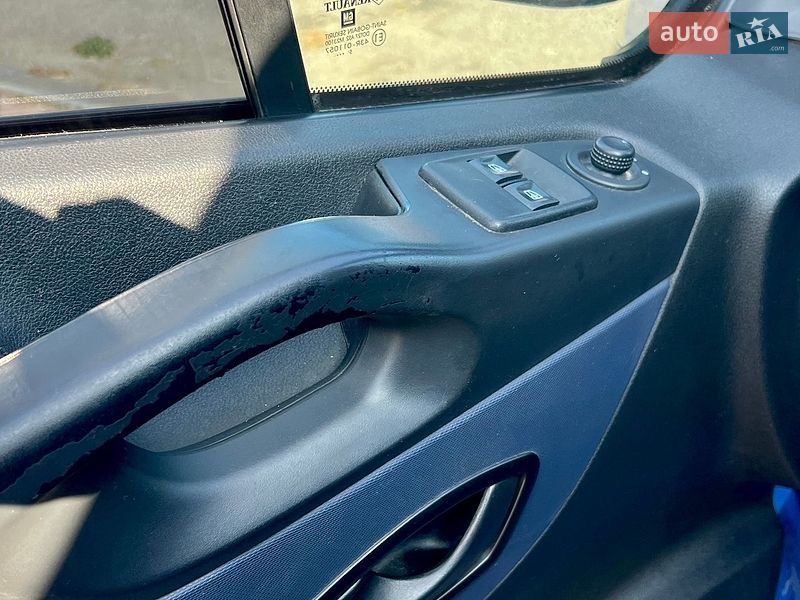 Вантажний фургон Opel Vivaro 2015 в Харкові