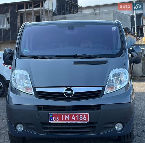 Минивэн Opel Vivaro 2013 в Луцке