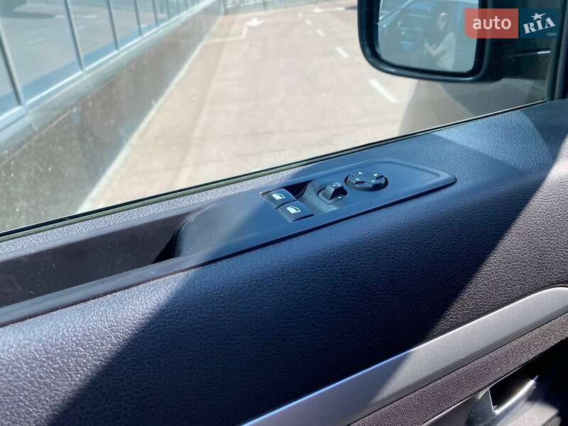 Минивэн Opel Zafira Life 2020 в Киеве