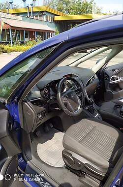 Минивэн Opel Zafira Tourer 2012 в 