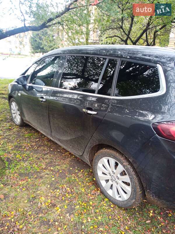 Минивэн Opel Zafira Tourer 2013 в Староконстантинове