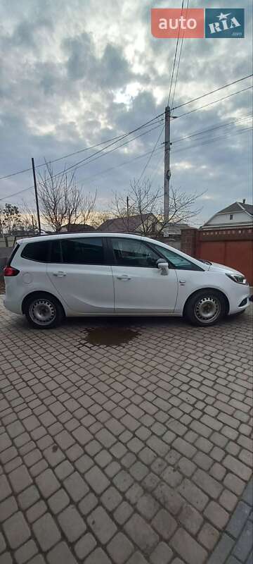 Минивэн Opel Zafira Tourer 2016 в Малине