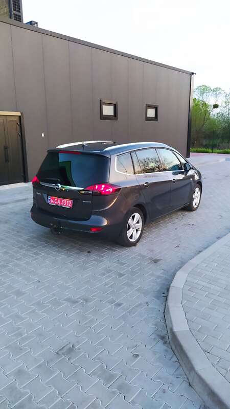 Минивэн Opel Zafira Tourer 2014 в Стрые