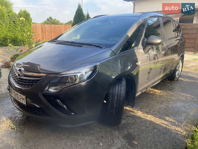 Opel Zafira Tourer 2012