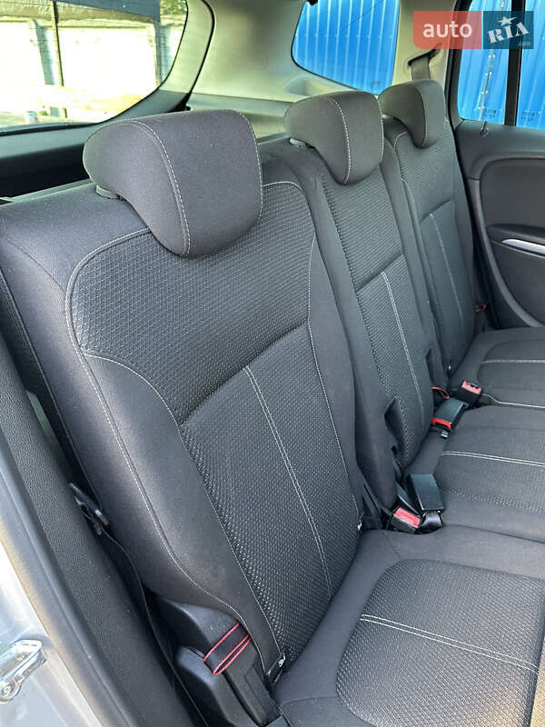 Минивэн Opel Zafira Tourer 2017 в Раздельной