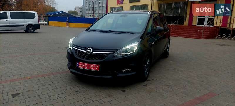 Минивэн Opel Zafira Tourer 2017 в 