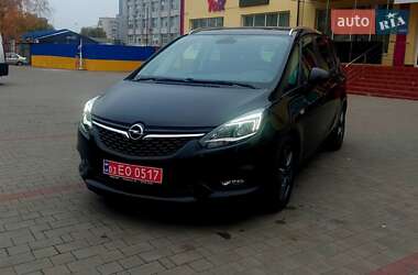 Минивэн Opel Zafira Tourer 2017 в 