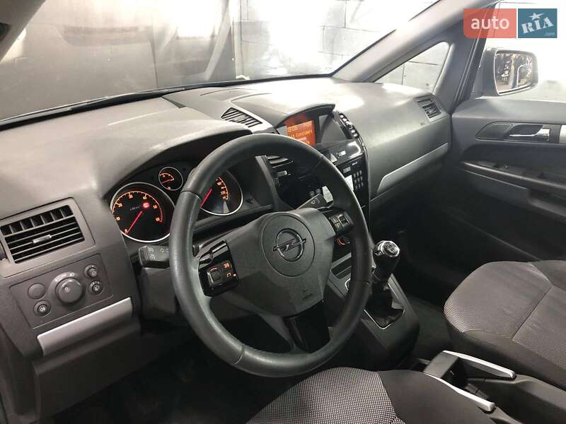 Минивэн Opel Zafira Tourer 2010 в Киеве