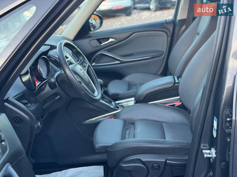 Мінівен Opel Zafira Tourer 2012 в Дрогобичі