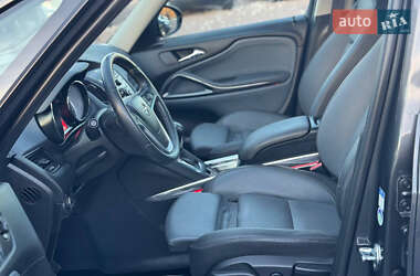 Минивэн Opel Zafira Tourer 2012 в 