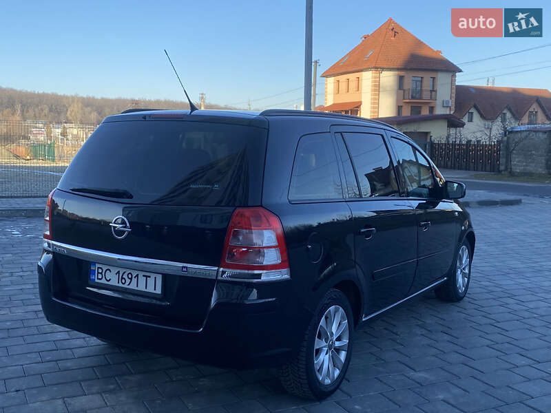 Минивэн Opel Zafira Tourer 2013 в Трускавце