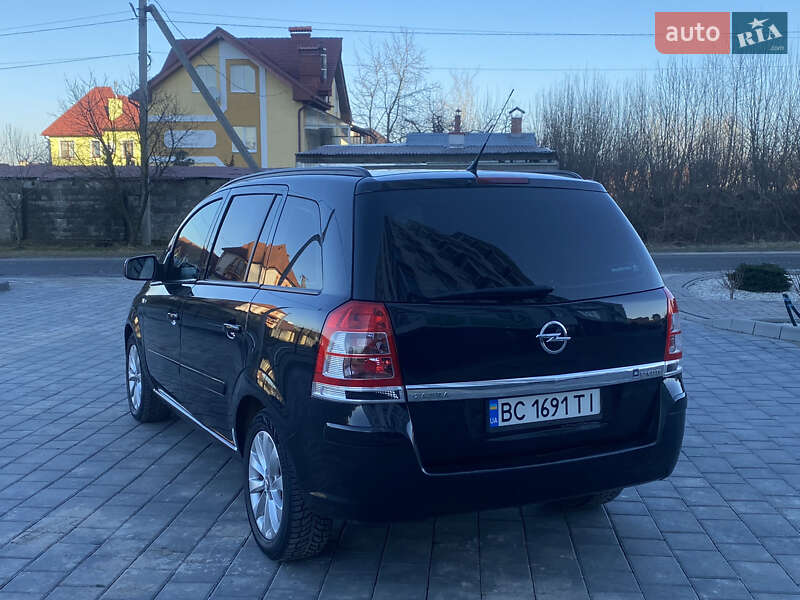 Минивэн Opel Zafira Tourer 2013 в Трускавце