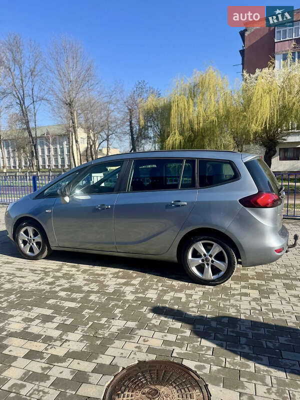 Мінівен Opel Zafira Tourer 2011 в 