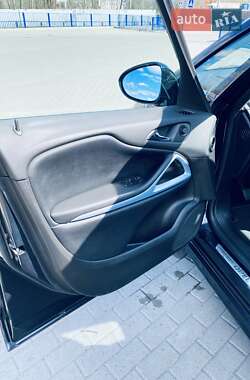 Мінівен Opel Zafira Tourer 2015 в 