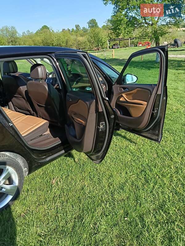 Opel Zafira Tourer 2013