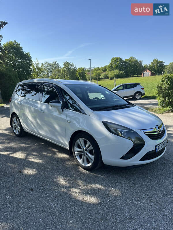 Минивэн Opel Zafira Tourer 2012 в 