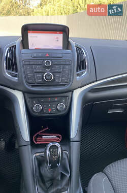 Минивэн Opel Zafira Tourer 2014 в 
