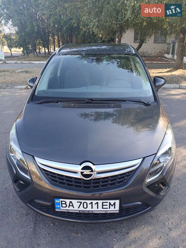 Минивэн Opel Zafira Tourer 2013 в 