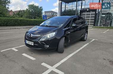 Минивэн Opel Zafira Tourer 2014 в 